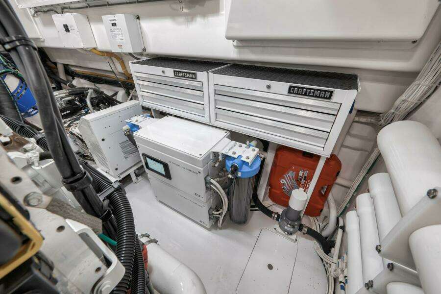 2025 Viking 90 Convertible- NIKKI BELLA- Engine Room