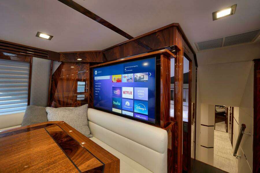 2025 Viking 90 Convertible- NIKKI BELLA- Dinnette