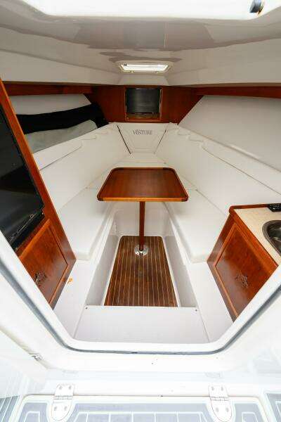 2008 Venture 39 Cuddy