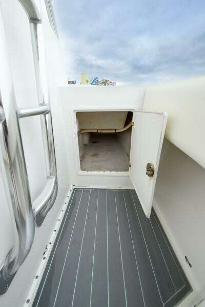 2008 Venture 39 Cuddy