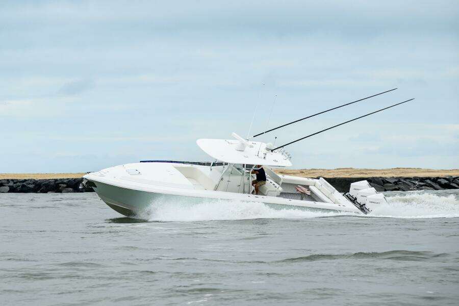 2008 Venture 39 Cuddy