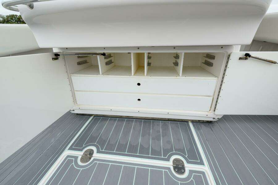 2008 Venture 39 Cuddy