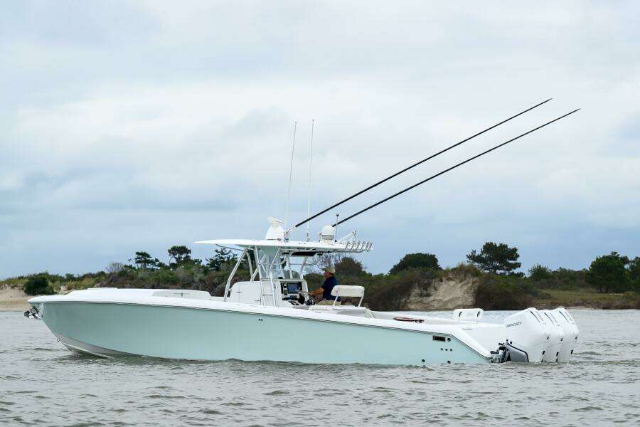 2008 Venture 39 Cuddy