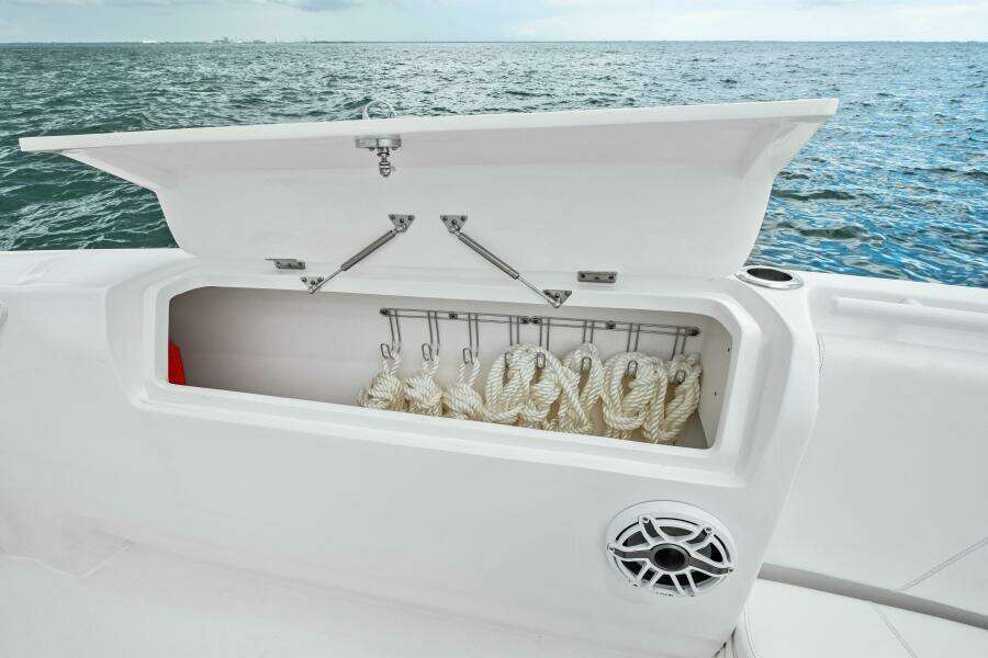 2020 Intrepid 400 CC - Cockpit Storage