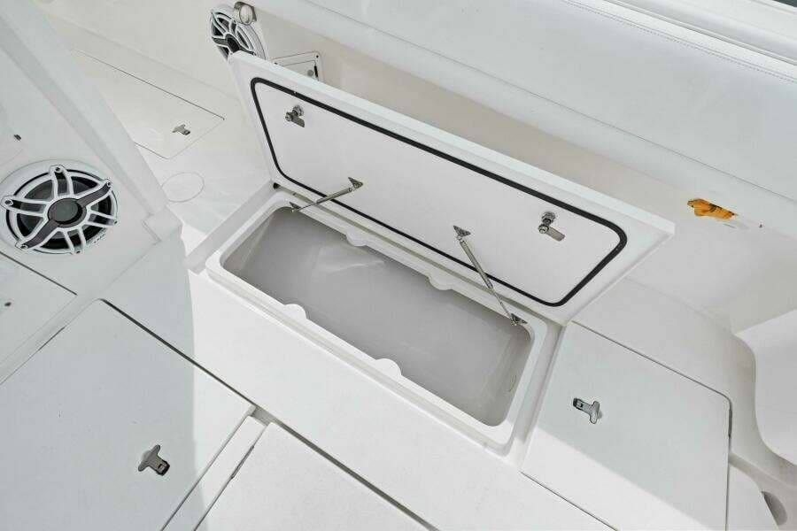 2020 Intrepid 400 CC - Cockpit Storage