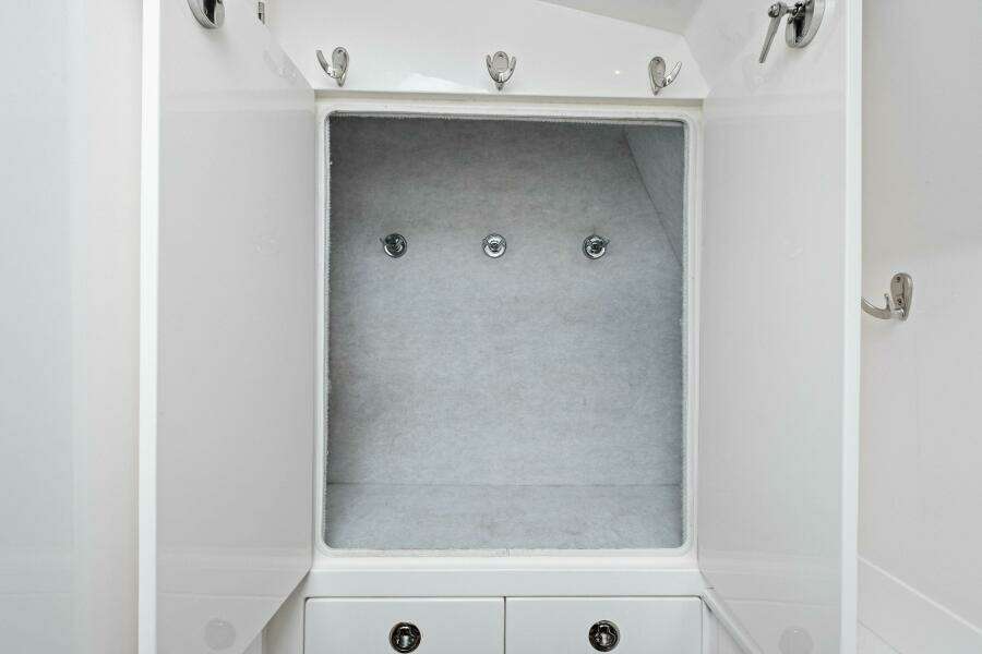 2020 Intrepid 400 CC - Cabin Storage