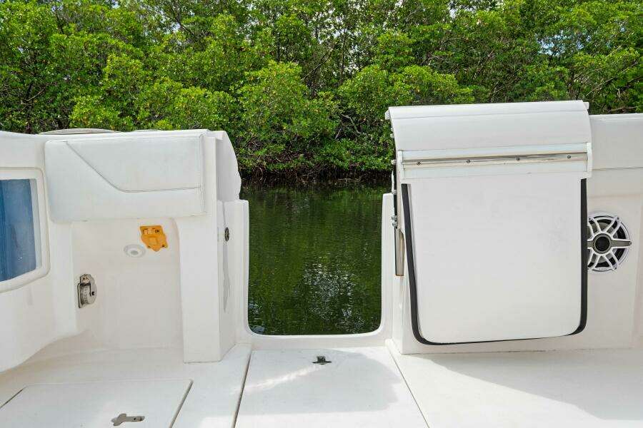 2020 Intrepid 400 CC - Cockpit