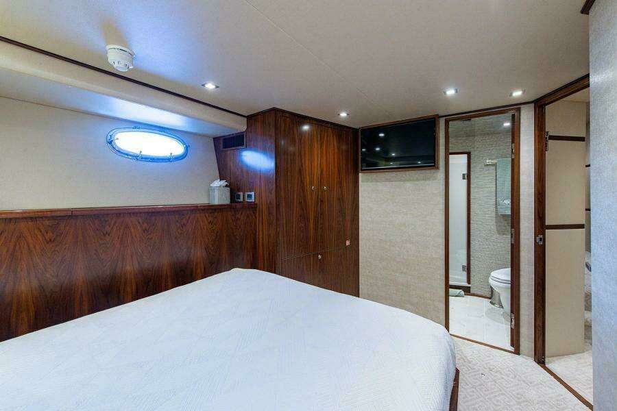 Port Guest Cabin Looking Forward