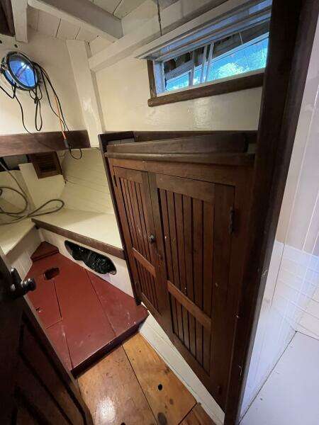 Gallant hanging locker