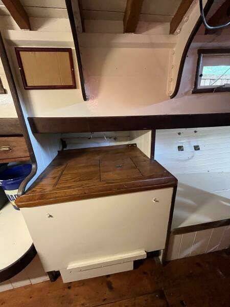 Gallant lined icebox, stbd