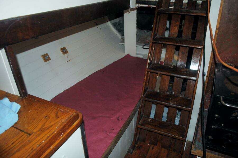 40' Schr Gallant aft stbd cabin stbd quarter berth with older cushion, and companionway steps