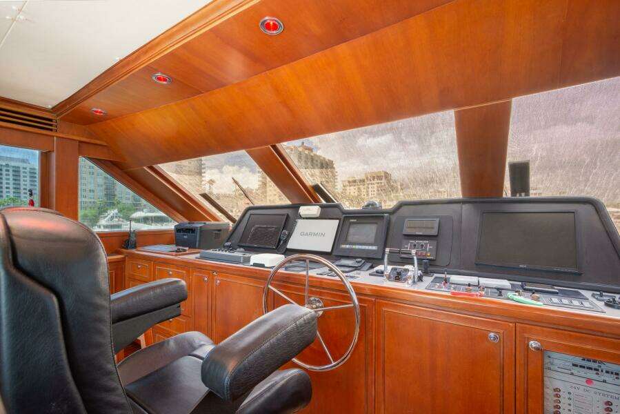 2000 Hargrave Skylounge