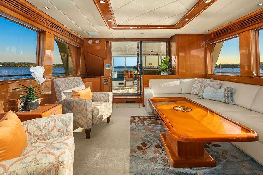 2014 Hampton 720 Skylounge LRC