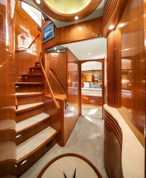 2014 Hampton 720 Skylounge LRC