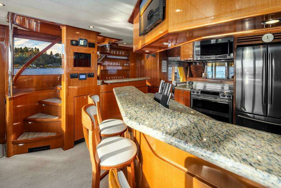 2014 Hampton 720 Skylounge LRC