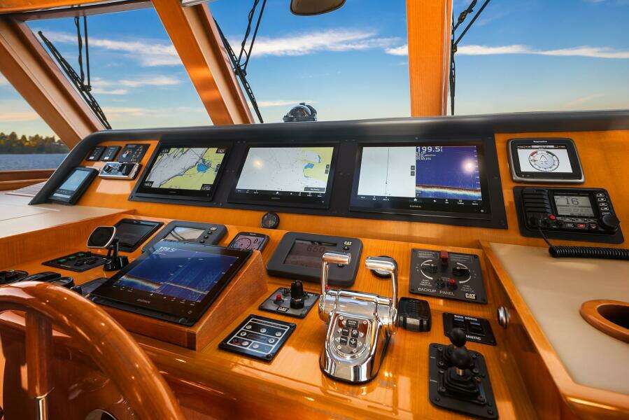 2014 Hampton 720 Skylounge LRC