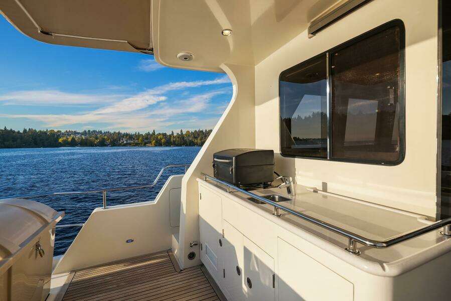 2014 Hampton 720 Skylounge LRC