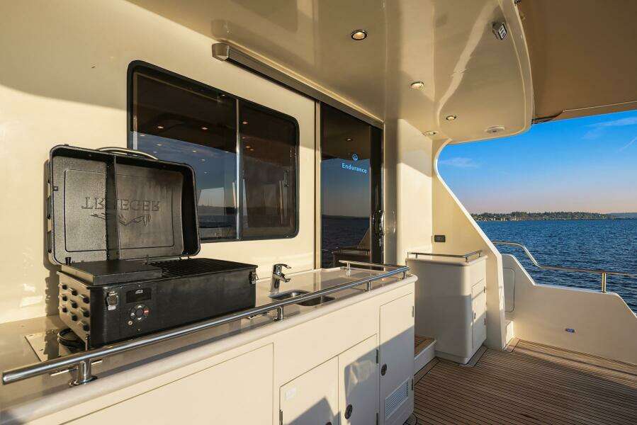 2014 Hampton 720 Skylounge LRC