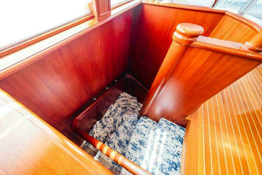 Salon/Private Master Stairs