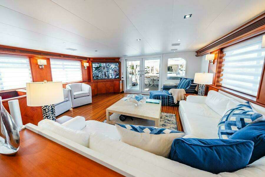 Salon Looking Aft   