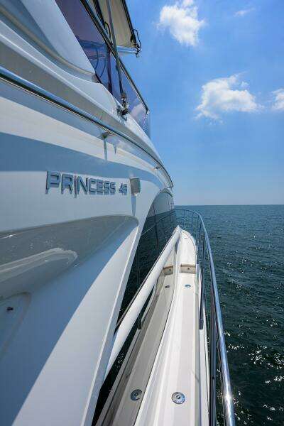 Princess F49 Chill- Companionway