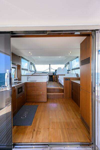 Princess F49 Chill- Galley/Salon
