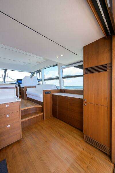 Princess F49 Chill- Galley/Salon