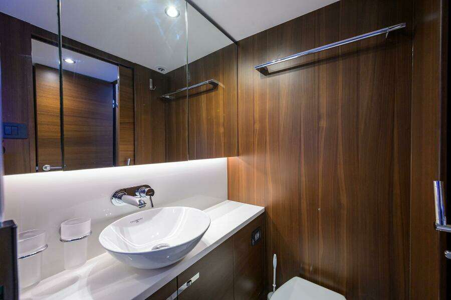 Princess F49 Chill- Master Stateroom Head