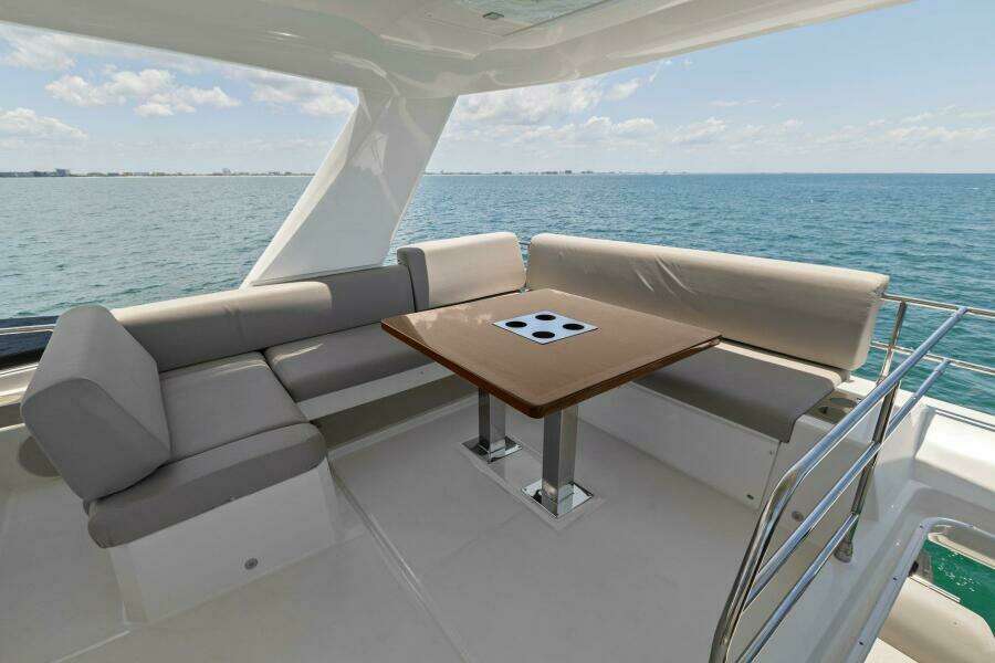 2022 59 Prestige Flybridge - How Sweet It Its - Flybridge