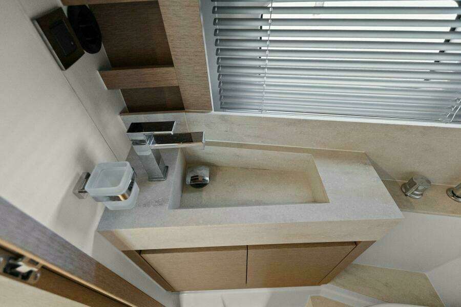 2022 59 Prestige Flybridge - How Sweet It Its - Guest Head