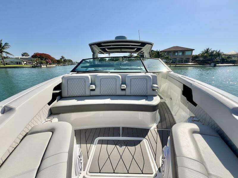 2022 Sea Ray SLX 400 OB