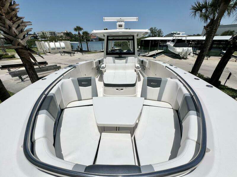 2021 Robalo R360