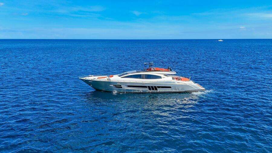 2010 Lazzara Yachts LSX 92