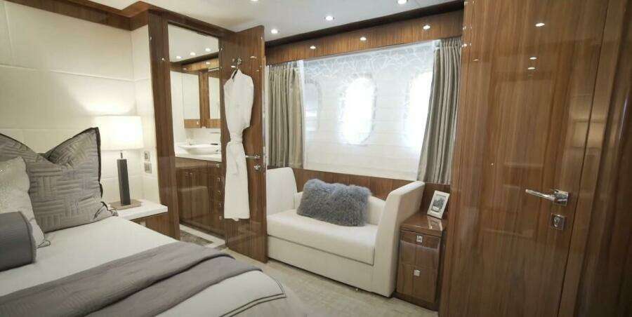 2017 Hargrave Raised Pilothouse