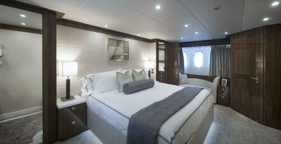 2017 Hargrave Raised Pilothouse