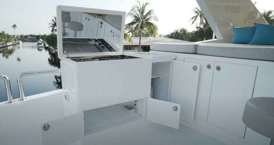 2017 Hargrave Raised Pilothouse