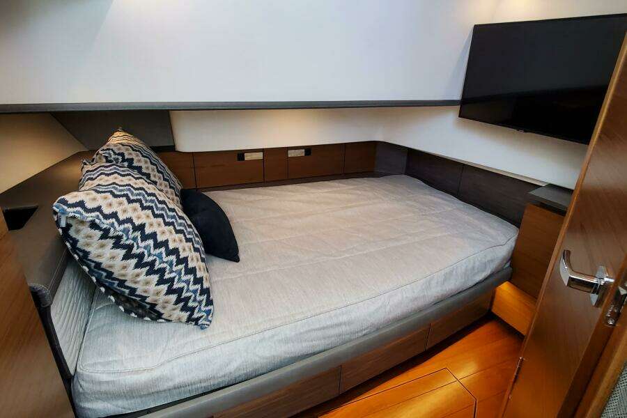 2021 Tiara Yachts 38 LS