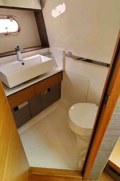 2021 Tiara Yachts 38 LS