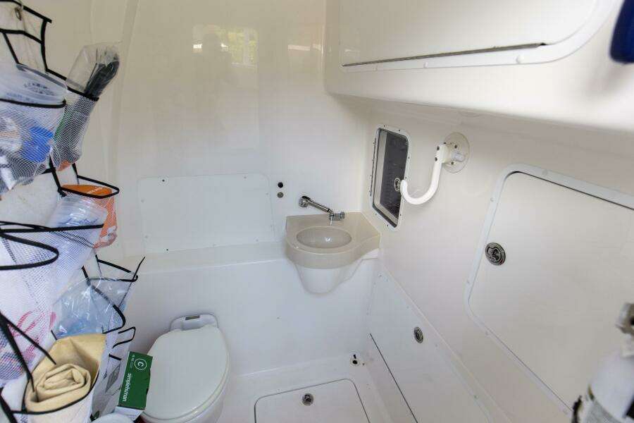 2020 Invincible 39 Open Fisherman Head