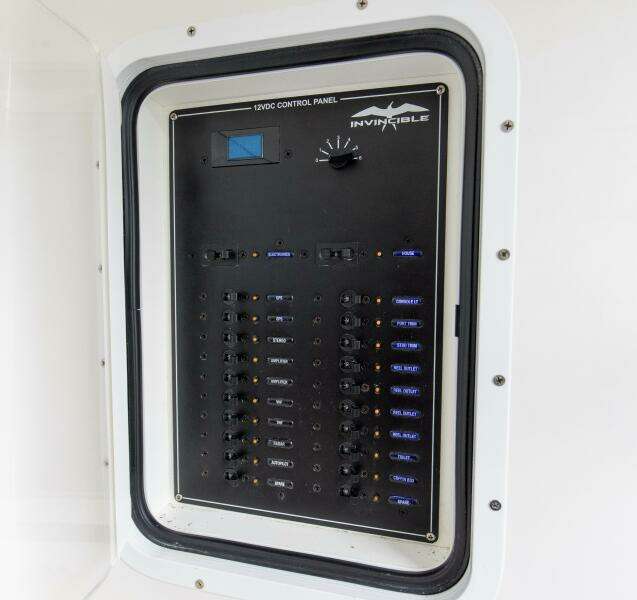 2020 Invincible 39 Open Fisherman Center Console Area (2)