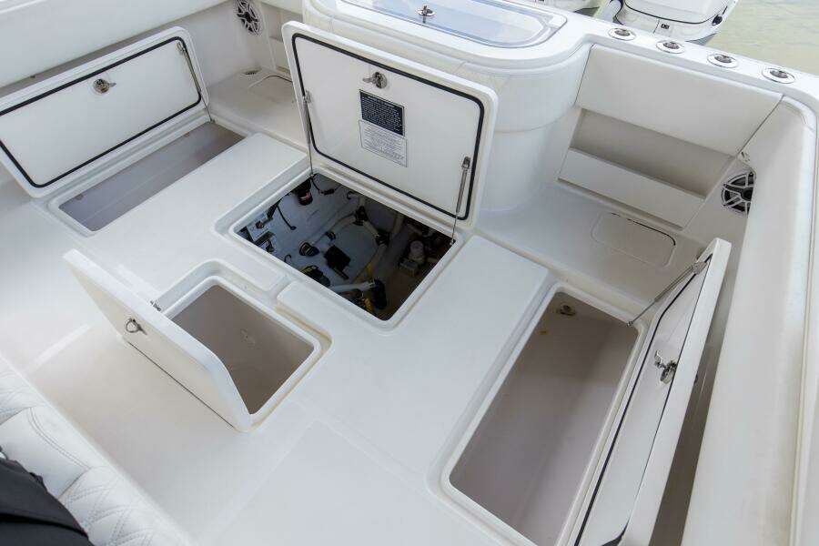 2020 Invincible 39 Open Fisherman Storage (1)
