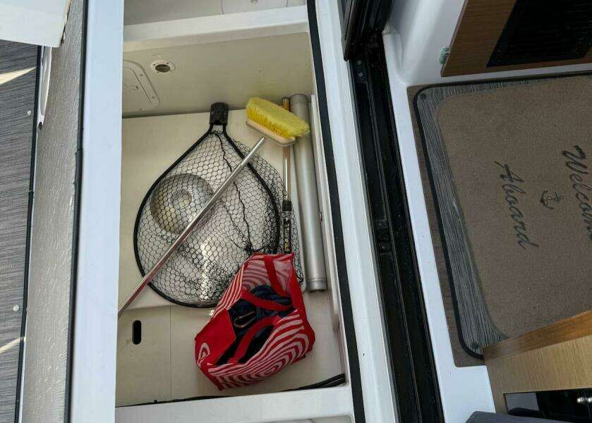 2021 Jeanneau NC 895