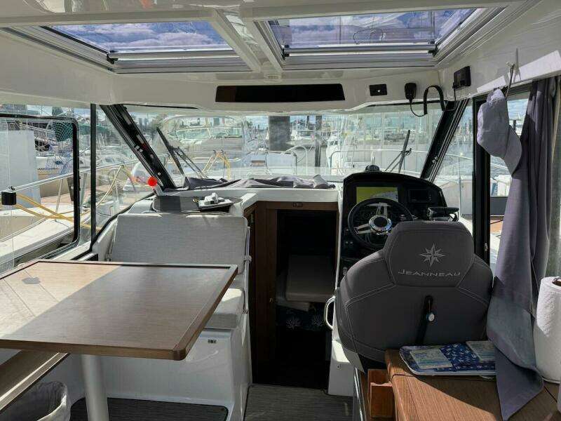2021 Jeanneau NC 895