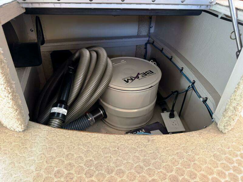 2004 Sea Ray 390 Motor Yacht