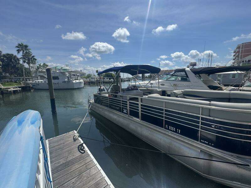 2021 Leisure Kraft Prestige 2635 LX Tri-Toon