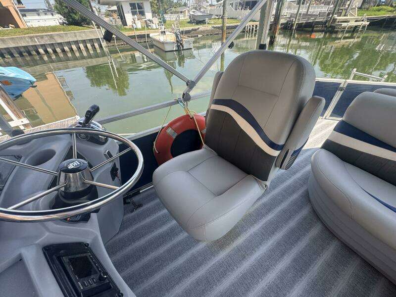 2021 Leisure Kraft Prestige 2635 LX Tri-Toon