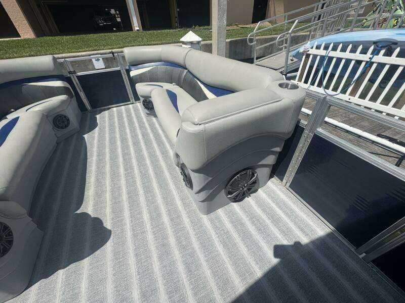 2021 Leisure Kraft Prestige 2635 LX Tri-Toon