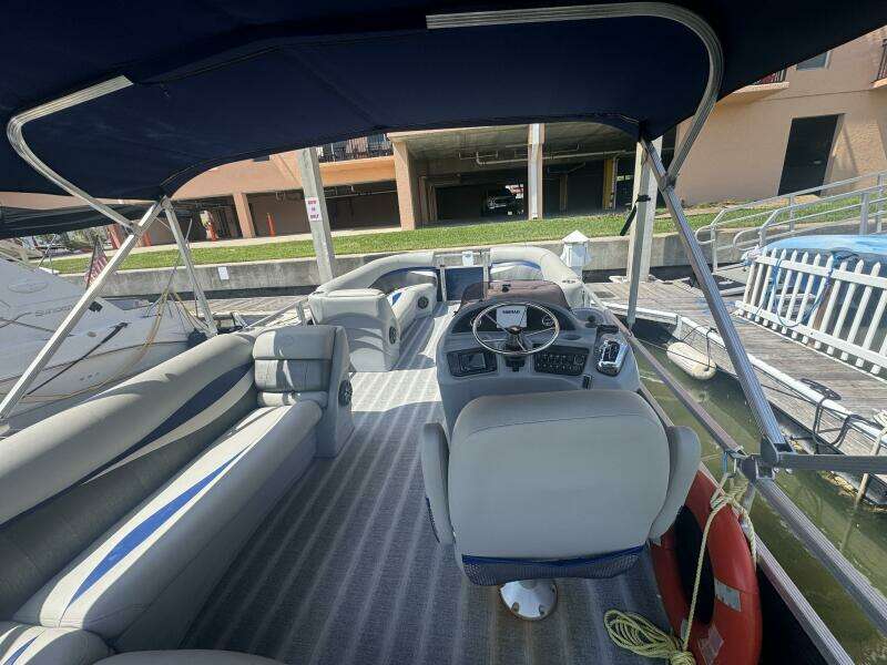 2021 Leisure Kraft Prestige 2635 LX Tri-Toon