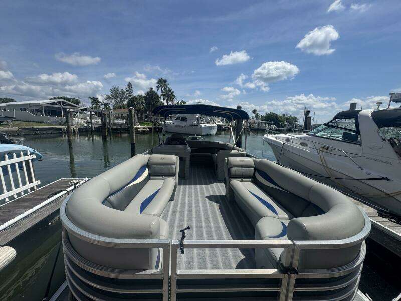 2021 Leisure Kraft Prestige 2635 LX Tri-Toon