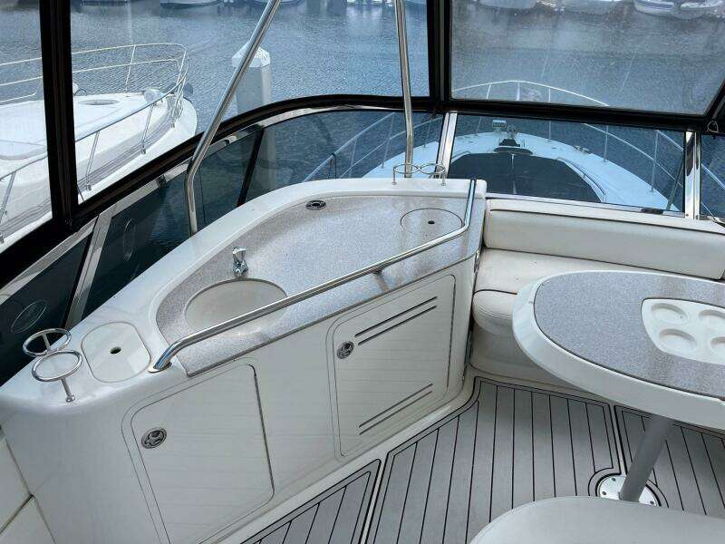 2007 Sea Ray 52 Sedan Bridge